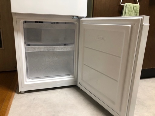 新品→半年使用】【美品】冷蔵庫 美品】Hisense 2ドア冷凍冷蔵庫 124L 半年