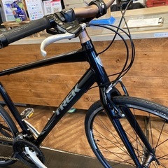 【TREK FX7.4前後タイヤ・チューブ新品！】アルミフレーム　カーボンフォーク　3×9速　700×28c クロスバイク　マットブラック