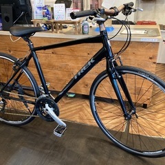 【TREK FX7.4前後タイヤ・チューブ新品！】アルミフレーム　カーボンフォーク　3×9速　700×28c クロスバイク　マットブラック TREK FX7.4前後タイヤ・チューブ新品！】アルミフレーム カーボン