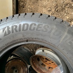 BRIDGESTONE スタッドレスタイヤバリ溝 22年製！！ ランクル 