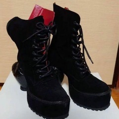 艶めく鼓動のレースアップブーツ 艶めく鼓動のレースアップブーツ