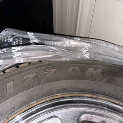 ブリヂストン、スタッドレス265/70r17　