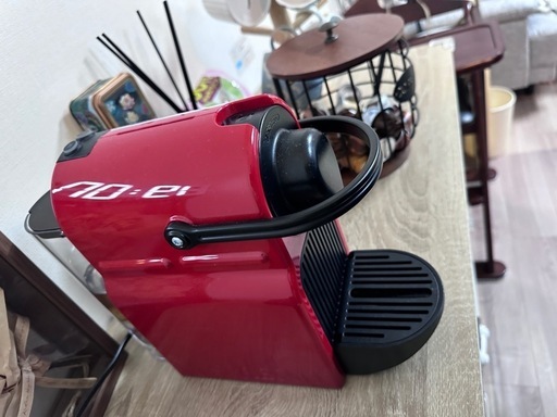 ネスプレッソ コーヒーメーカーイニッシア ルビーレッド C40RE