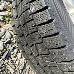 
スタッドレスタイヤ　215/60R17  