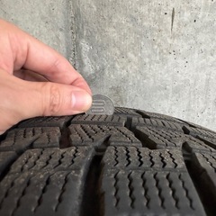 スタッドレスタイヤ　215/60R16　