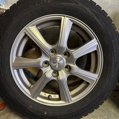 スタッドレスタイヤ　215/60R16　