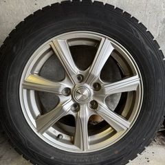スタッドレスタイヤ　215/60R16　