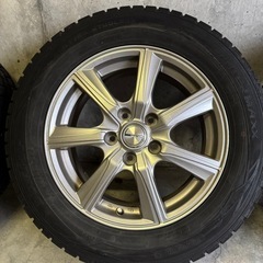 スタッドレスタイヤ　215/60R16　