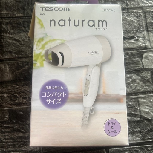 お値下げ価格　即渡し可能　新品未使用　自宅保管品　TESCOM ナチュラムドライヤー
