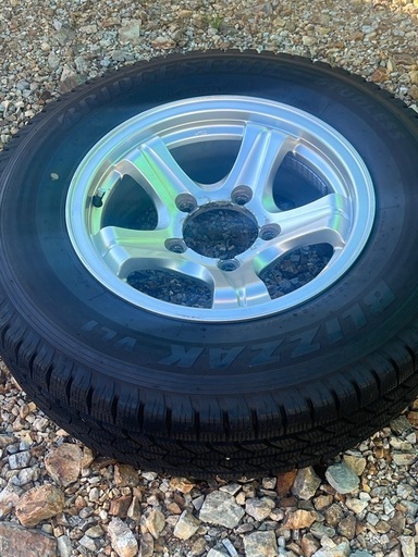 ジムニーシエラ Yokohama スタッドレス4本 195/80R15 21年製