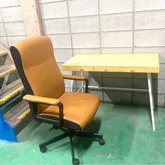 A005?IKEA?「リルオーセンデスク」と 「ミルゲルベット 回転チェア 