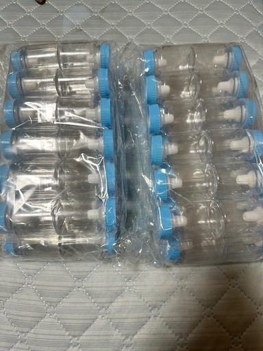 哺乳瓶型プラスチックボトルと配送袋小