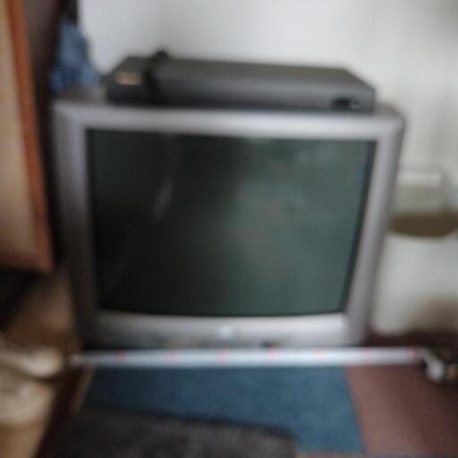 ブラウン管テレビ、BSチューナー。