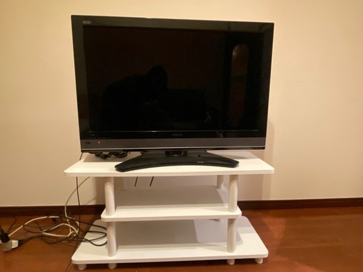 テレビ（日立製32インチ）とテレビ台