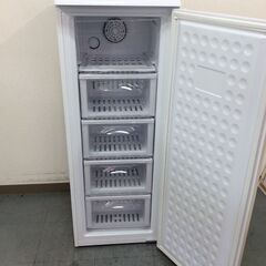 YJT9802【三ツ星貿易 電気冷凍庫】2021年製 MA-6120FF 家電 キッチン 電気冷凍庫 ストッカー 114L 破損有