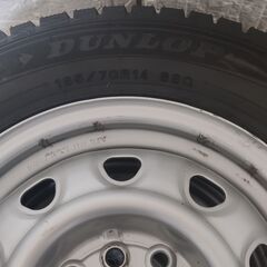 スタッドレスタイヤ中古　4本セットホイール付き（画像追加しました
