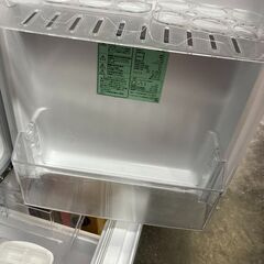 ☆中古￥13,800！Hisense　134㍑2ドア冷蔵庫　家電　2020年製　HR-G13B-W型　幅48㎝ｘ奥行59㎝ｘ高さ113㎝　【BK050】