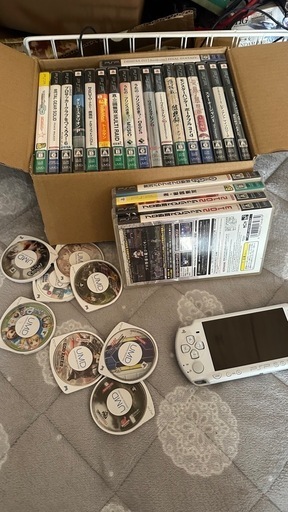 PSP2000n 本体とソフトいっぱい！