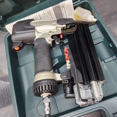 【値下げ特価品】【未使用品】HIKOKI　55ｍｍ常圧仕上釘打機　NT55M2　ケース付き【ハンズクラフト熊本けやき通り店】【引き取り限定】 未使用】HIKOKI 55mm 常圧仕上釘打機 NT55M2 【ハンズクラフト熊本