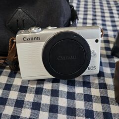 Canon EOS M100 EF-M15-45 IS STM レンズキット WH