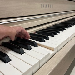 珍しい木白色 2019年製　ヤマハ電子ピアノ クラビノーバ　CLP-645WA木製鍵盤中古美品です　専門椅子付き