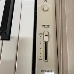珍しい木白色 2019年製　ヤマハ電子ピアノ クラビノーバ　CLP-645WA木製鍵盤中古美品です　専門椅子付き