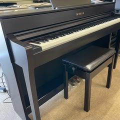 ヤマハ電子ピアノ中古美品YAMAHA  CLP-735R 2020年製　高低調整可能椅子付き 