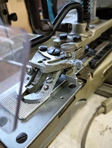 工業ミシン　ボタン付けミシン