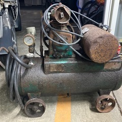エアーコンプレッサー　東芝100V
