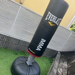 サンドバッグ🥊パンチングマシン