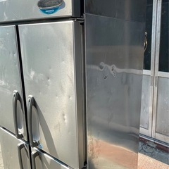 【動確済み】ホシザキ 業務用 縦型 冷凍冷蔵庫 HRF-90XT 大容量 冷蔵433L 冷凍130L 単相100V 厨房機材 縦型4枚扉 4ドア 1凍3蔵 大阪発