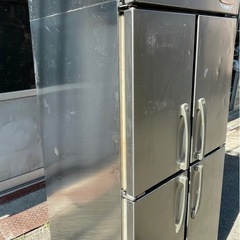 【動確済み】ホシザキ 業務用 縦型 冷凍冷蔵庫 HRF-90XT 大容量 冷蔵433L 冷凍130L 単相100V 厨房機材 縦型4枚扉 4ドア 1凍3蔵 大阪発