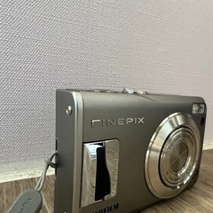 FUJIFILM ファインピクセル　シルバー　デジタルカメラ