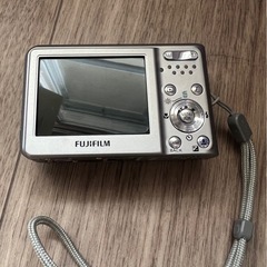 FUJIFILM ファインピクセル　シルバー　デジタルカメラ