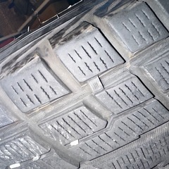 スタッドレスタイヤ 　4本セット　215/70R16