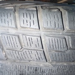 スタッドレスタイヤ 　4本セット　215/70R16