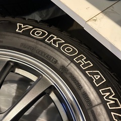 スタッドレスタイヤ 　4本セット　215/70R16