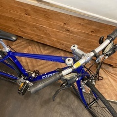 【GIANT ESCAPE R3 2023年式前後タイヤ新品！】アルミフレーム　3×8速　700×28cクロスバイク　ブルー