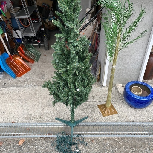 クリスマスツリー　イルミネーション