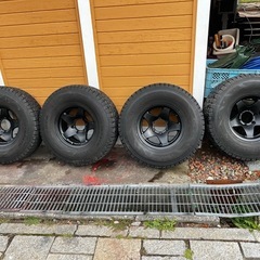スタットレスタイヤ　TOYO WINTER TRANPATHS 31X10,50 R15LT ダットラ　ハイラックス他ボルト6ケツ車用