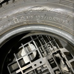 早い物勝ち格安バリ溝ダンロップ175-75-15LTスタッドレスタイヤ