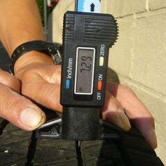 スズキ　ジムニー　アルミホイル付きスタットレスタイヤ　4本セット ホイールナット付き