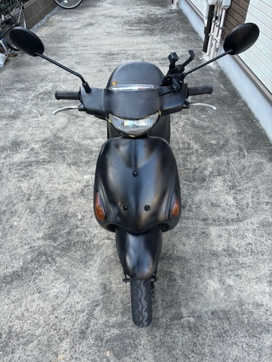 バイク 原付 スズキ let's4 スズキのレッツ4😏 哀愁漂う後ろ姿がいいですね😍 実は、軽い、パワフルといった メリットを持ち合わせているので 走りはかなりキビキビしています😆 #屋野サイクル #レンタルバイク #鹿児島市 #レッツ4 #原付 #バイクライフ 原付スズキLet’s 4バイク走ります