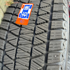 ブリヂストン スタッドレスタイヤ🛞  トヨタのハリアー車