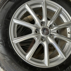 ブリヂストン スタッドレスタイヤ🛞  トヨタのハリアー車