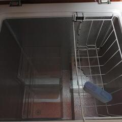 2023年製　コンフィー　冷凍庫　数回使用　ほぼ新品　必要な方いらっしゃいませんか？　