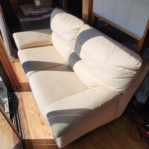 値下げしました！革製 ２人掛けソファー