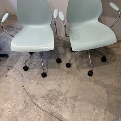 定価8.4万円】2脚 カルテルマウイチェアアームキャスターペールブルー  