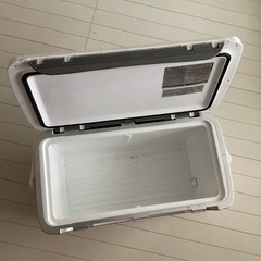 ダイワ クーラーボックス LIGHT TRUNKⅢ VSS3000RJ 中古