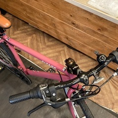 ALTAGE前後タイヤ新品！】6段変速 26インチクロスバイク ボルドーベージュ